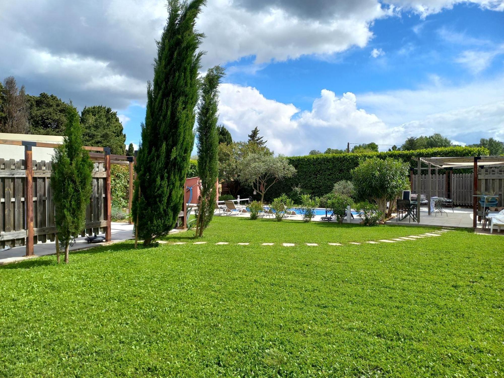 Lamathye Aramon Exterior photo
